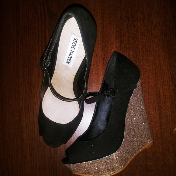 Like New Steve Madden 'Operaa' Wedges - Picture 2 of 8